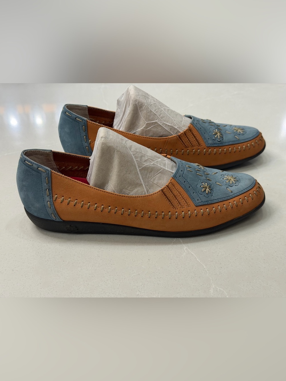 Hush Puppies Embroidered Leather Loafers Tan Blue Floral Comfort Moccasins 8.5B